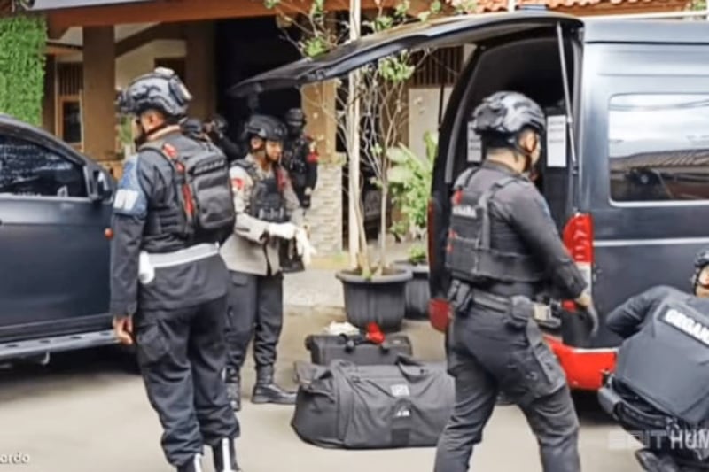 Tim Jibom langsung dikerahkan ke SMAN 72 Jakarta. (ist/ Humas Polri) Ledakan Guncang SMAN 72 Kelapa Gading, 54 Orang Terluka dan Ditemukan Bom Rakitan