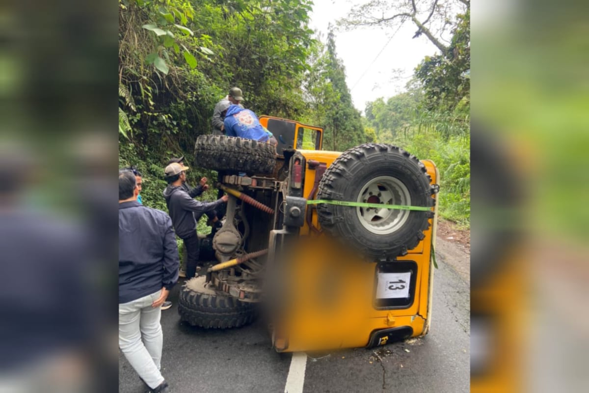 Diduga Rem Blong Jeep Rombongan Wisata Banjarmasin Terbalik di Bromo, Satu Penumpang Luka Ringan