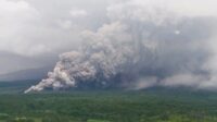 Kondisi gunung Semeru saat ini, sumber dari Pusat Vulkanologi dan Mitigasi Bencana Geolog (PVMBG) (Ist) Semeru Kembali Erupsi, Diperkirakan Tinggi Kolom Abu Vulkanik 2.000 Meter di Atas Puncak
