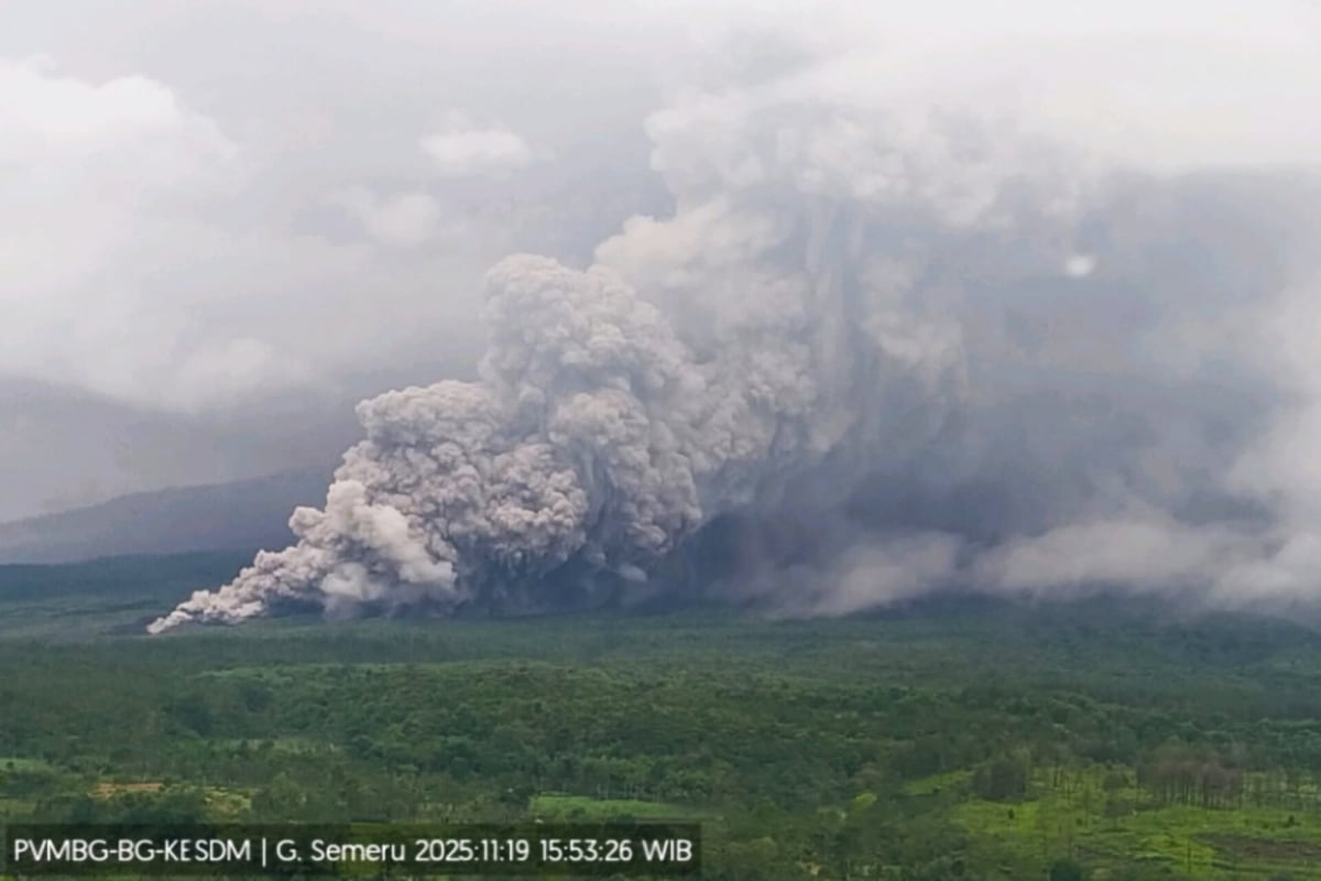 Kondisi gunung Semeru saat ini, sumber dari Pusat Vulkanologi dan Mitigasi Bencana Geolog (PVMBG) (Ist) Semeru Kembali Erupsi, Diperkirakan Tinggi Kolom Abu Vulkanik 2.000 Meter di Atas Puncak