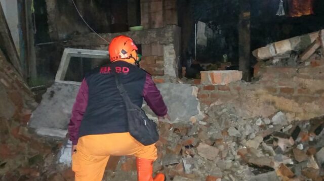 Dua Rumah di Gubukklakah Jebol Tertimpa Material Tanah Longsor