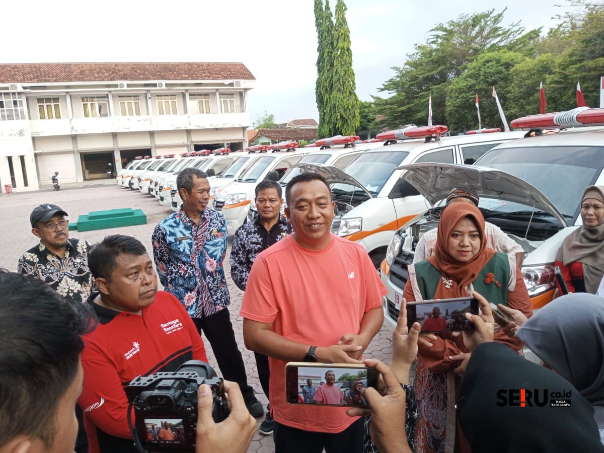 Bupati Mas Rio dan Wakil Bupati Ulfiyah memastikan bahwa seluruh ambulans telah memenuhi standar.(Seru.co.id/aza)