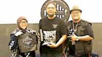 Alim Boice (tengah) bersama Founder dan Co-Founder Komunitas Voice Over dan Dubber Malang Raya (Vobimara). (dik) Pemenang Wonder Voice of Indonesia Bagikan Kunci Konsistensi Industri Suara