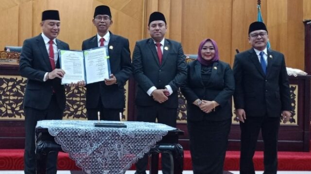 DPRD Surabaya Sepakati Raperda APBD 2026 di Hari Pahlawan: Dorong Optimalisasi Pendapatan