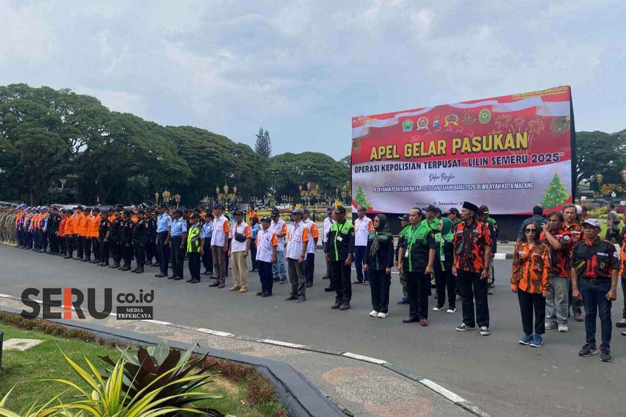 Apel Gelar Pasukan Operasi Lilin Semeru 2025 di halaman Balai Kota Malang. (bas_11zon Operasi Lilin Semeru 2025, Pengamanan Nataru di Kota Malang Sasar Titik Strategis