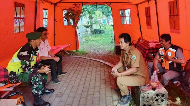 Babinsa Koramil Sukun Monitoring Posko Bencana Bersama Perangkat Kelurahan dan Kecamatan