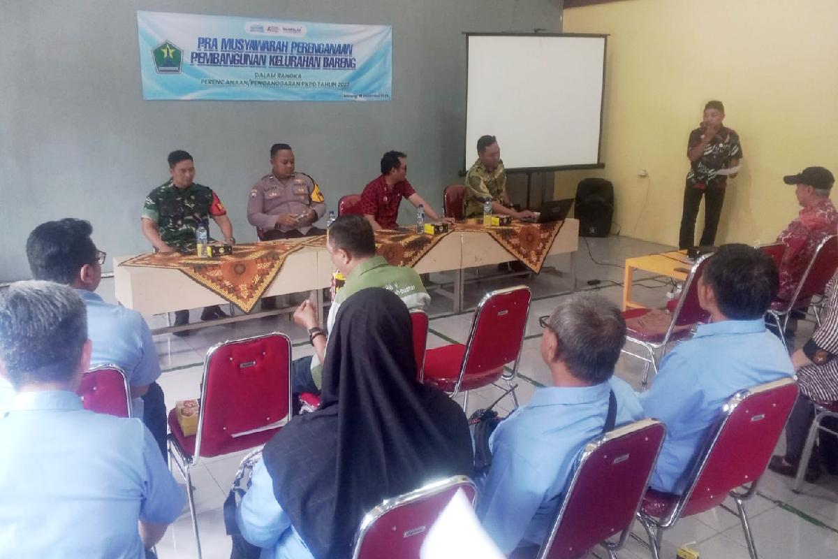 Babinsa dan Bhabinkamtibmas hadiri Musrenbang Kelurahan Bareng dukung aspirasi warga. (ist) Babinsa dan Bhabinkamtibmas Hadiri Musrenbang Kelurahan Bareng Dukung Aspirasi Warga