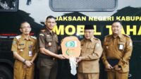 Pemkab Hibahkan Satu Unit Mobil Tahanan ke Kejari Kabupaten Malang