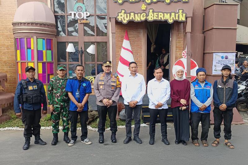 Dandim 0833 dampingi Forkopimda Kota Malang tinjau pos pengamanan Nataru dan gereja. (ist) Dandim 0833 Dampingi Forkopimda Kota Malang Tinjau Pos Pengamanan Nataru dan Gereja