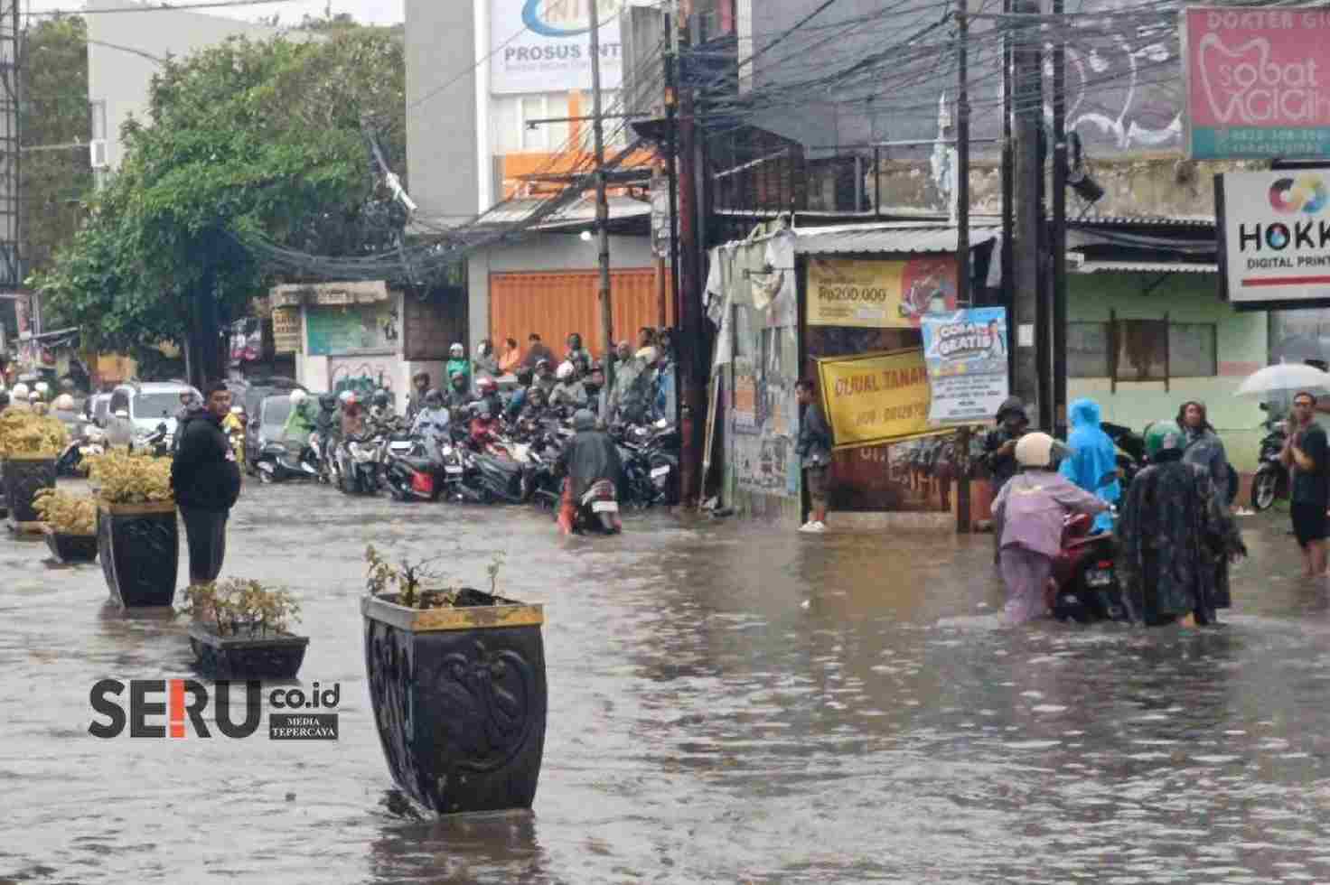 Hujan deras melanda Kota Malang dan menyebabkan banjir di sejumlah titik. (bas)_11zon DPRD Kota Malang Soroti Penanganan Banjir Belum Maksimal, Perlu Evaluasi Besar-besaran