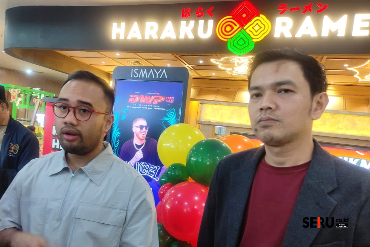  I Dewa Gede Ari dan Rachmad Bakhtiar Rofik, menjawab pertanyaan awak media. (rhd)