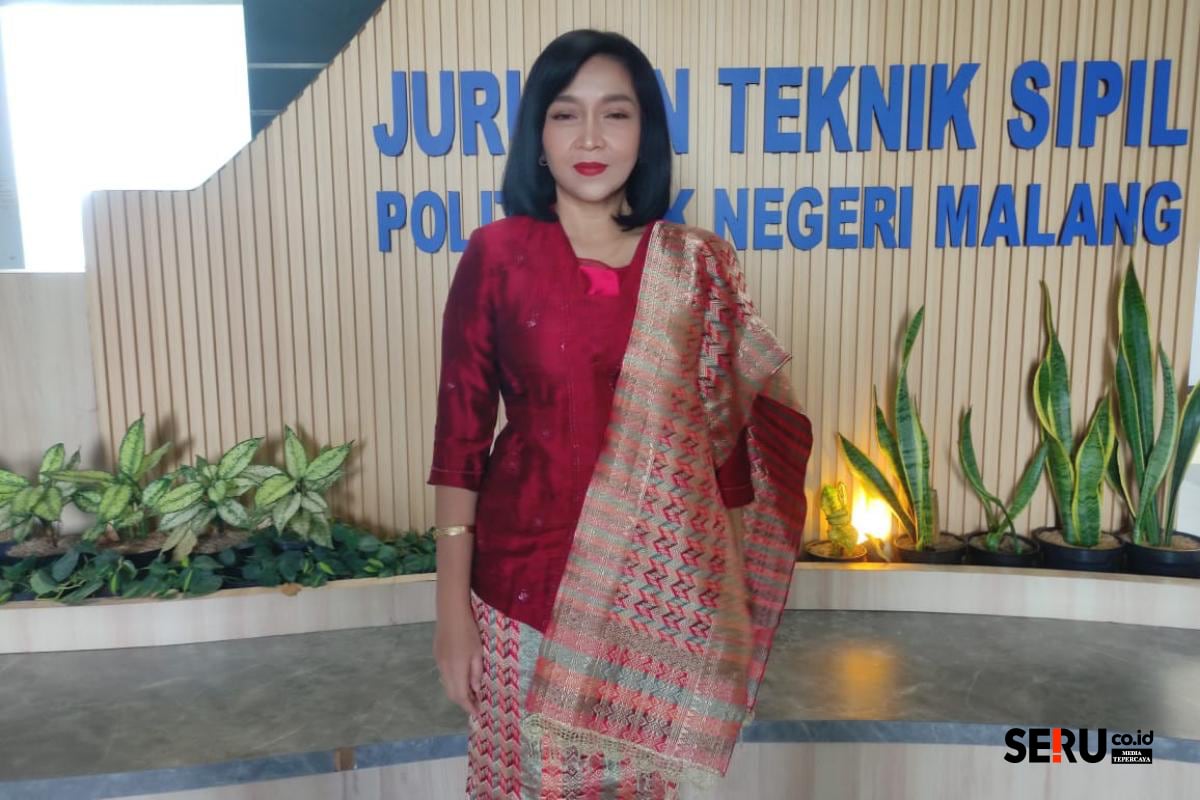 Dosen Teknik Sipil Polnep Ikuti Training Tekla dan Uji Kompetensi 2 Dosen Politeknik Negeri Pontianak, Wiwik Wiharti (kiri) dan Asmadi (kanan) disela mengikuti uji kompetensi di Polinema. (rhd)