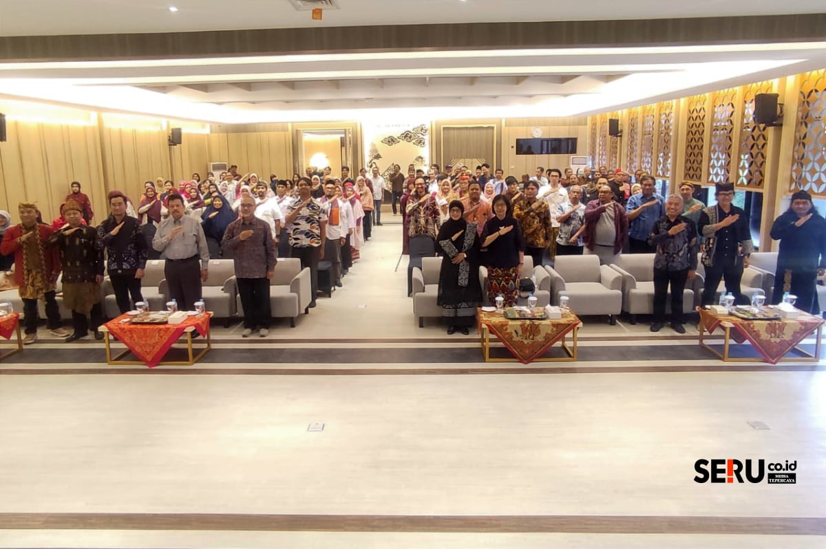 Tengsoe Tjahjono, Winarto Ekram & Dadang Rukmana Menerima Anugerah Sabda Budaya 2025 1 Selamat FIB UB bersama para budayawan dan seniman yang menghadiri Sabda Budaya 2025. (rhd)