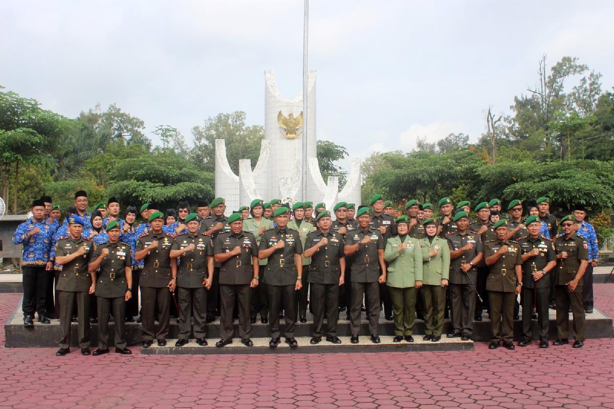 Dandim 0833 ikuti Ziarah Rombongan peringati Hari Juang TNI AD 2025. (ist) Dandim 0833 Ikuti Ziarah Rombongan Peringati Hari Juang TNI AD 2025