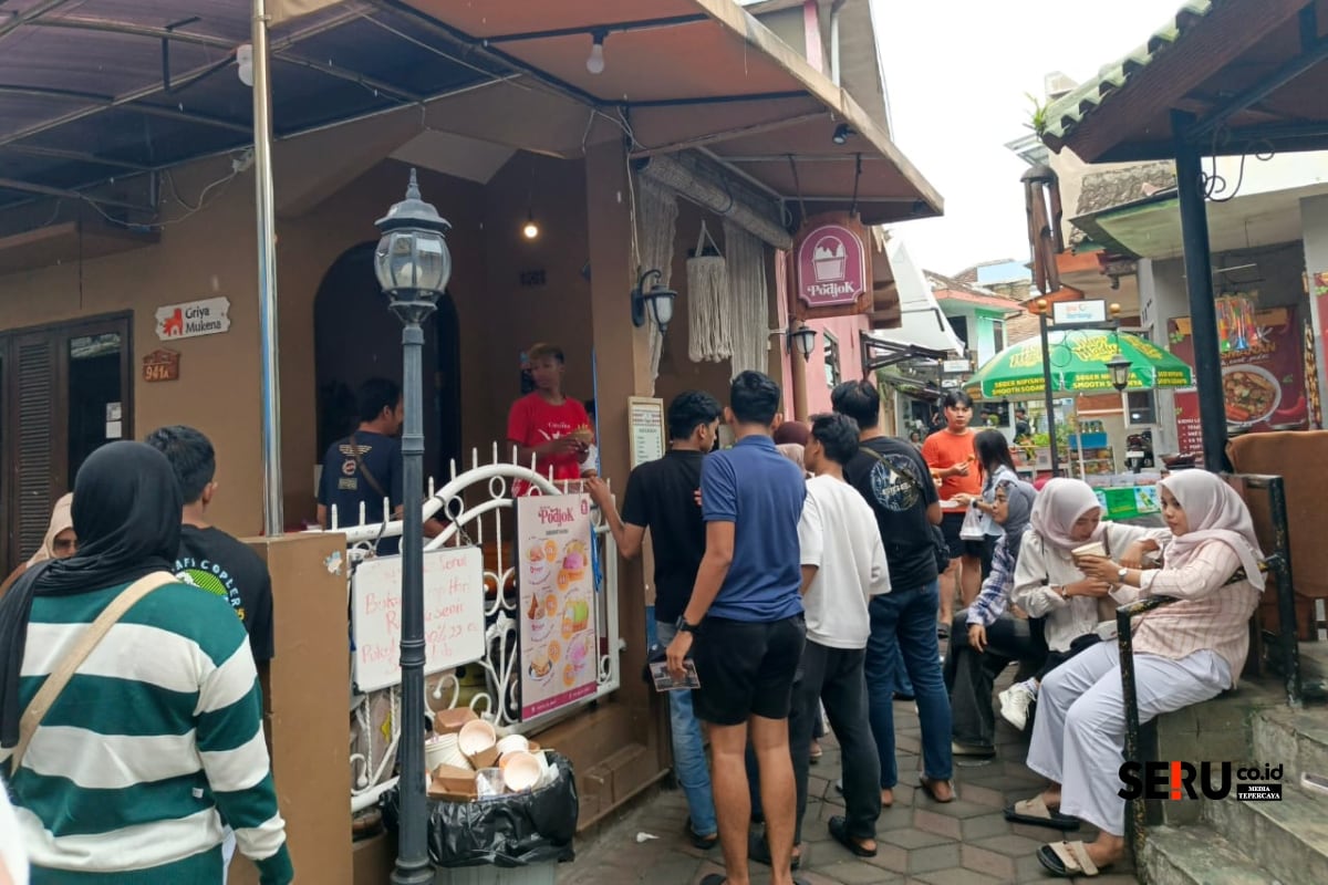 Sentra kuliner menjadi salah satu andalan kampung wisata Kayutangan Heritage. (bas)