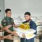 Babinsa Bareng Dampingi Penyaluran Bantuan Pangan kepada 325 KPM