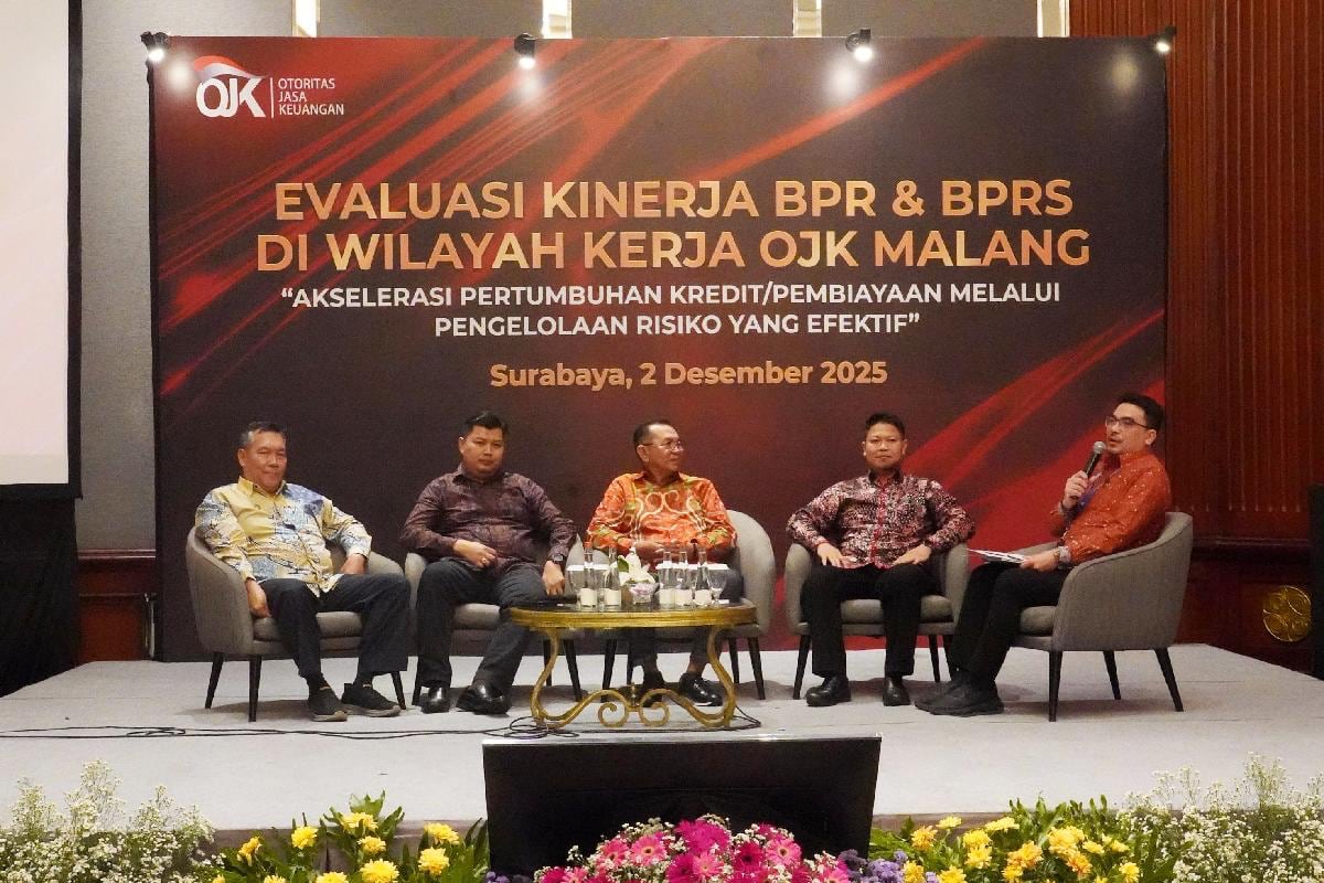 OJK Malang Evaluasi Kinerja BPR dan BPRS, Dorong Penguatan Tata Kelola dan Manajemen Risiko 1 Para narasumber Evaluasi Kinerja BPR dan BPRS Tahun 2025. (OJK Malang for SERU.co.id)
