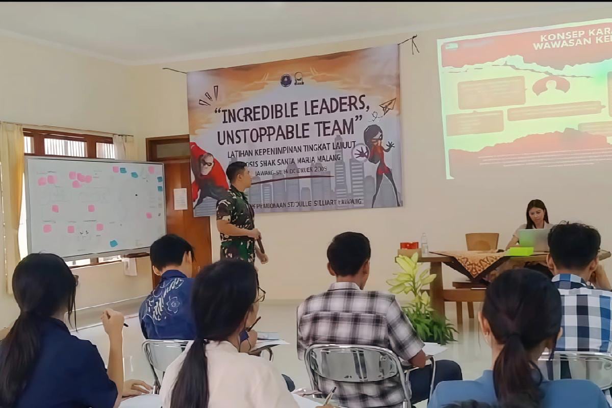 Babinsa Bareng Berikan Wasbang Pengurus OSIS SMAK Santa Maria