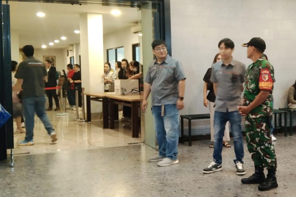 Babinsa Sukun Pengamanan Ibadah Jelang Natal di Gereja Pantekosta Bandulan