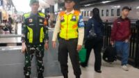 Babinsa Klojen Monitoring dan Pengamanan Stasiun Kereta Api saat Nataru