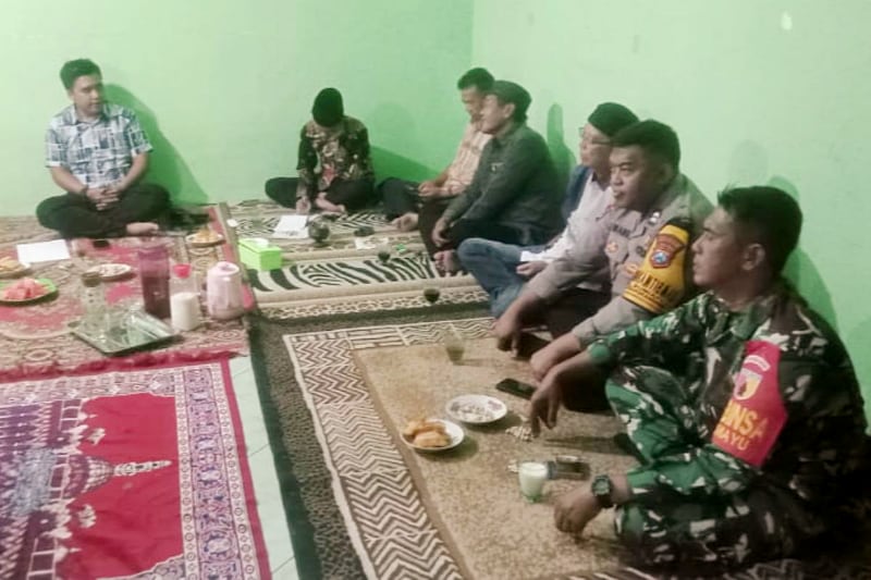 Babinsa Kedungkandang intensifkan komunikasi terkait stabilitas keamanan Nataru. (ist) Babinsa Kedungkandang Intensifkan Komunikasi Terkait Stabilitas Keamanan Nataru