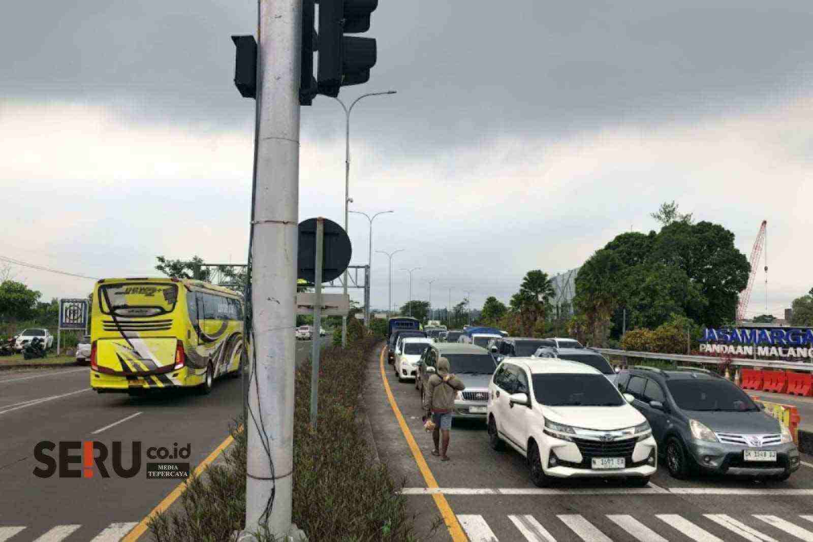 Kondisi lalu lintas Exit Tol Singosari. (Wul_11zon Libur Nataru, Satlantas Polres Malang Waspadai Kemacetan di Malang Utara dan Jalur ke Batu