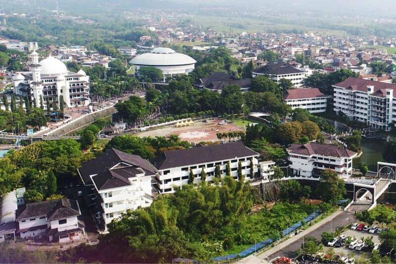 Masjid AR Fachruddin dan Kampus UMM, menjadi role model perguruan tinggi modern berlandaskan nilai spiritual dan ideologi persyarikatan. (ist) Refleksi Akhir Tahun 2025, UMM Tegaskan Komitmen Sebagai Kampus Islami