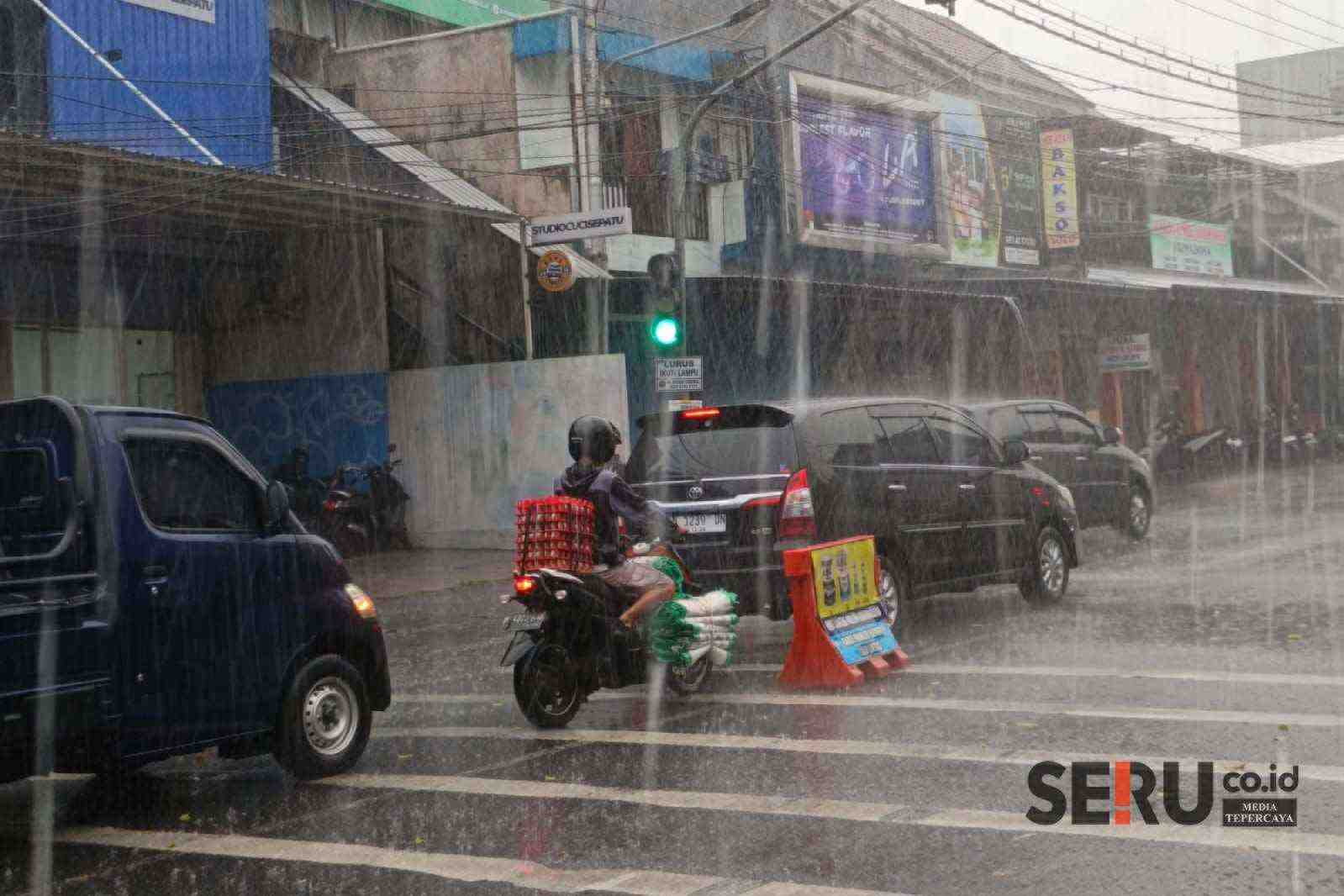 Perubahan cuaca ekstrem memicu peningkatan intensitas hujan dan ancaman banjir di Kota Malang. (bas)_11zon Cuaca Ekstrem, BPBD Kota Malang Optimalkan Deteksi Dini Bencana Perkuat Mitigasi