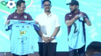 Prosesi Launching Jersey baru Persikoba di Balai Kota Among Tani. (ist) Momen Launching Jersey Baru Persikoba, Wali Kota Batu Minta Pemain Bertanding Sungguh-sungguh