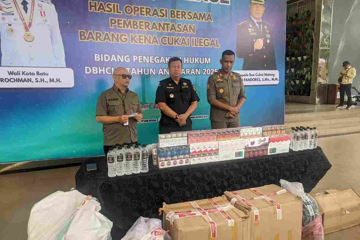 Rilis hasil operasi bersama pemberantasan barang kena cukai ilegal. (ist_11zon Bea Cukai dan Satpol PP Kota Batu Sita 94 Ribu Batang Rokok Ilegal, Rugikan Negara Puluhan Juta