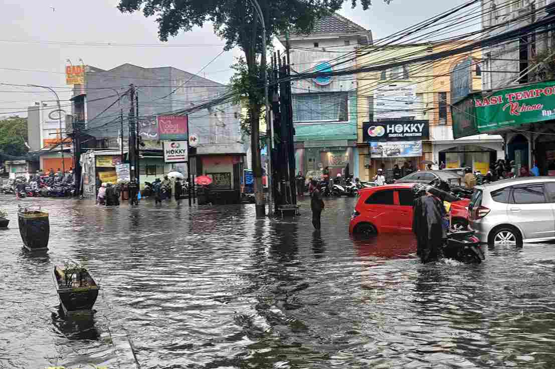 Sejumlah titik di Kota Malang rawan banjir seiring perubahan cuaca ekstrem. (bas_11zon Kota Malang Sering Banjir, Pengadaan EWS Terhambat Efisiensi Anggaran