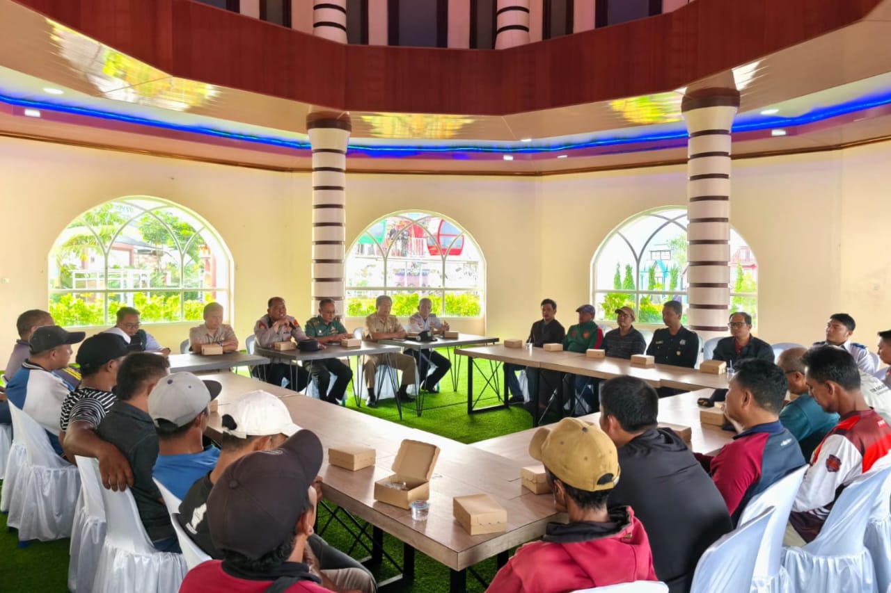 Suasana Rakor Muspika Pujon berlangsung di obyek Wisata Santerra Delaponte. (ist Perayaan Nataru, Muspika Pujon Larang Parkir di Bahu Jalan Menuju Santerra