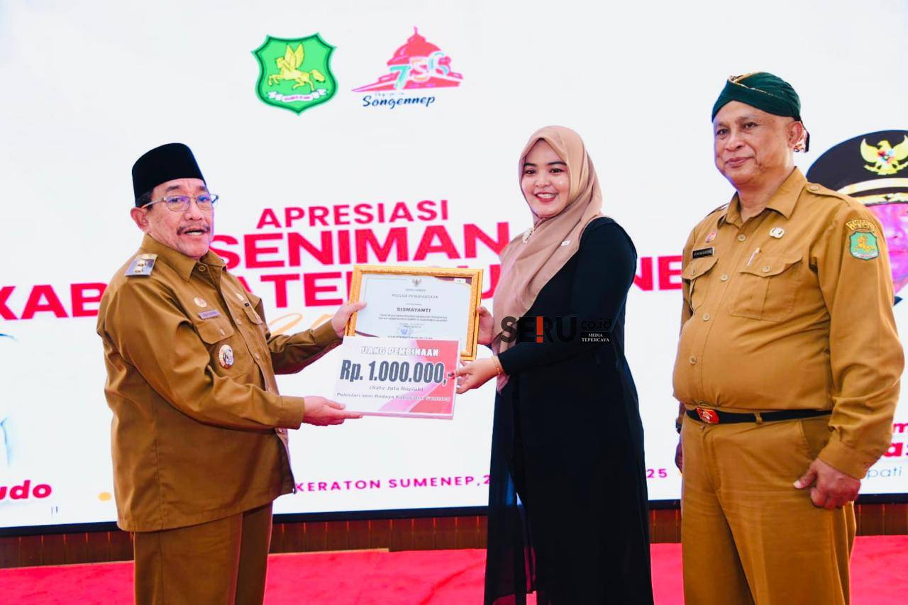 Wakil Bupati Sumenep, KH. Imam Hasyim saat acara Apresiasi Seniman 2025, di Pendopo Agung Keraton Sumenep. (Seru.co.idedo) Seniman Diapresiasi, Wujud Konkret Pemerintah Lestarikan Budaya Lokal