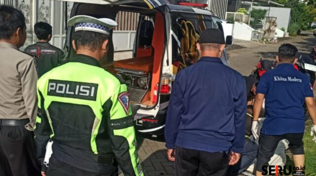 Alami Kecelakaan Tunggal, Driver Travel Ditemukan Tewas Tengkurap di Selokan Bersama Motornya