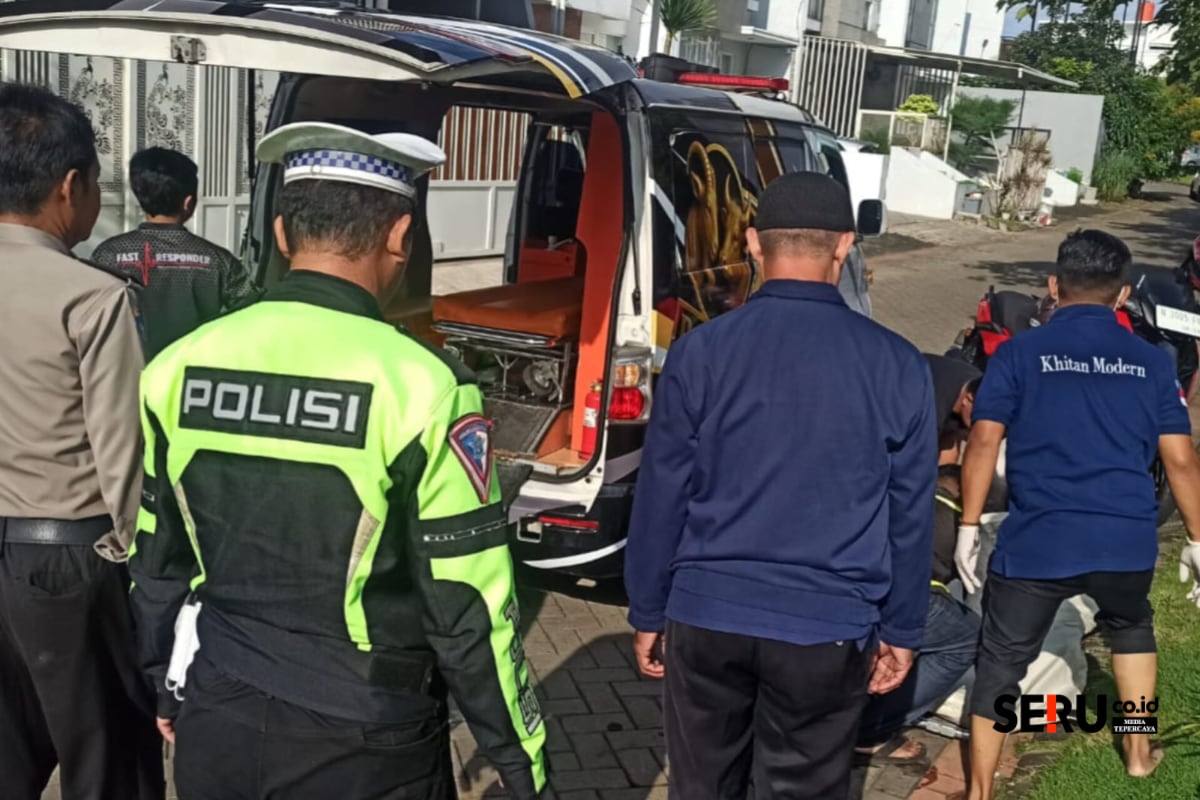 Alami Kecelakaan Tunggal, Driver Travel Ditemukan Tewas Tengkurap di Selokan Bersama Motornya