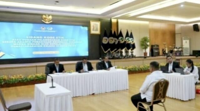 Kalapas Enemawira Dicopot Diduga Paksa Warga Binaan Muslim Makan Daging Anjing