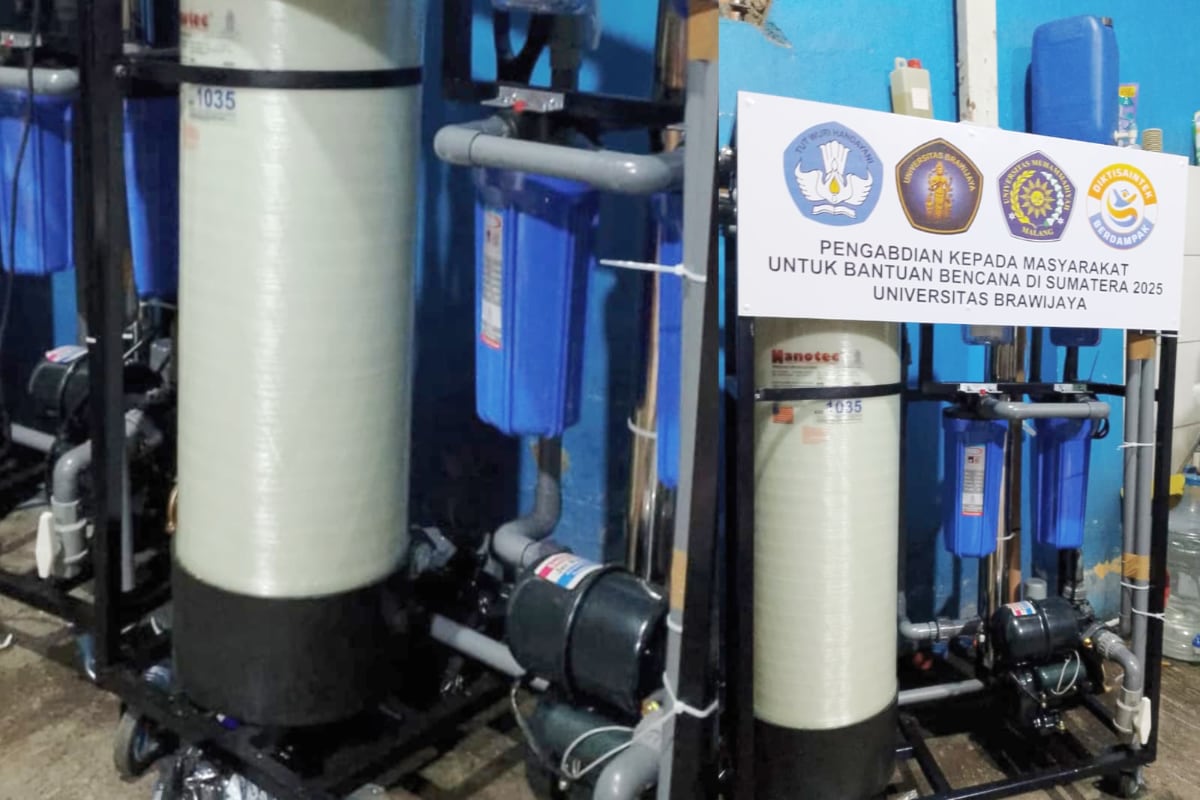 UB kirimkan lat penjernih air portabel ke daerah terdampak bencana. (Dok Humas UB) UB Kirim Alat Penjernih Air Portabel untuk Korban Bencana di Sumatra Barat