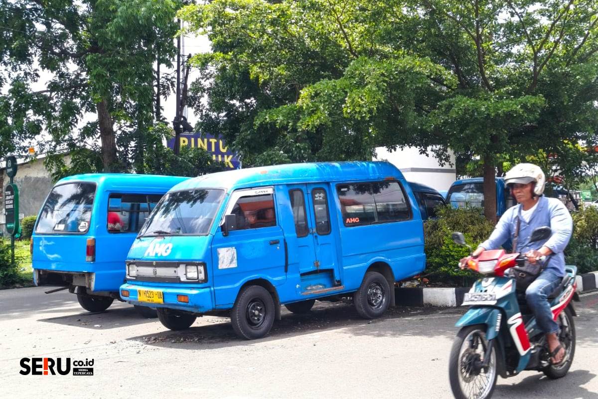 Angkutan pelajar segera meluncur dan para sopir angkot harus mematuhi SOP yang berlaku. (Seru.co.id/bas) Jamin Keamanan Anak, Pemkot Malang Perketat SOP Sebelum Angkutan Pelajar Beroperasi