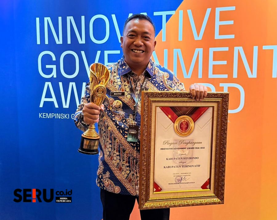 Bupati Situbondo, Yusuf Rio Wahyu Prayoga saat menerima penghargaan Kabupaten Terinovatif dalam ajang Innovation Government Award (IGA) tahun 2025. (Seru.co.id/aza) Kemendagri Nobatkan Situbondo Jadi Kabupaten Terinovatif 2025