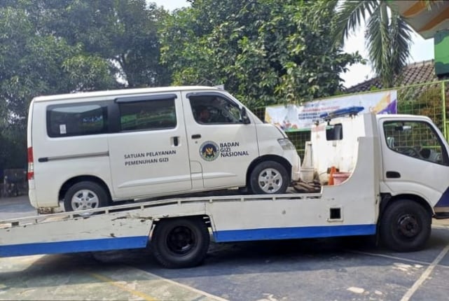 Mobil MBG yang tabrak siswa dan guru SDN Kalibaru 01 Cilincing. (ist) Mobil Pengantar MBG Tabrak Halaman Sekolah, 21 Korban Terluka