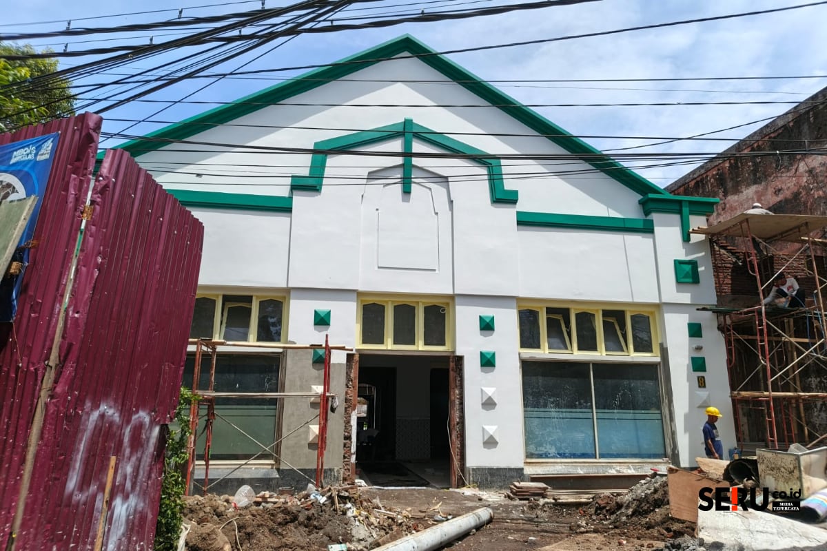 Tampak depan Gedung Parkir Kayutangan sedang dipoles untuk lalu lalang pejalan kaki. (Seru co.id/bas) Gedung Parkir Kayutangan Beroperasi Sebelum Tahun Baru, Prioritas Tampung Kendaraan R2