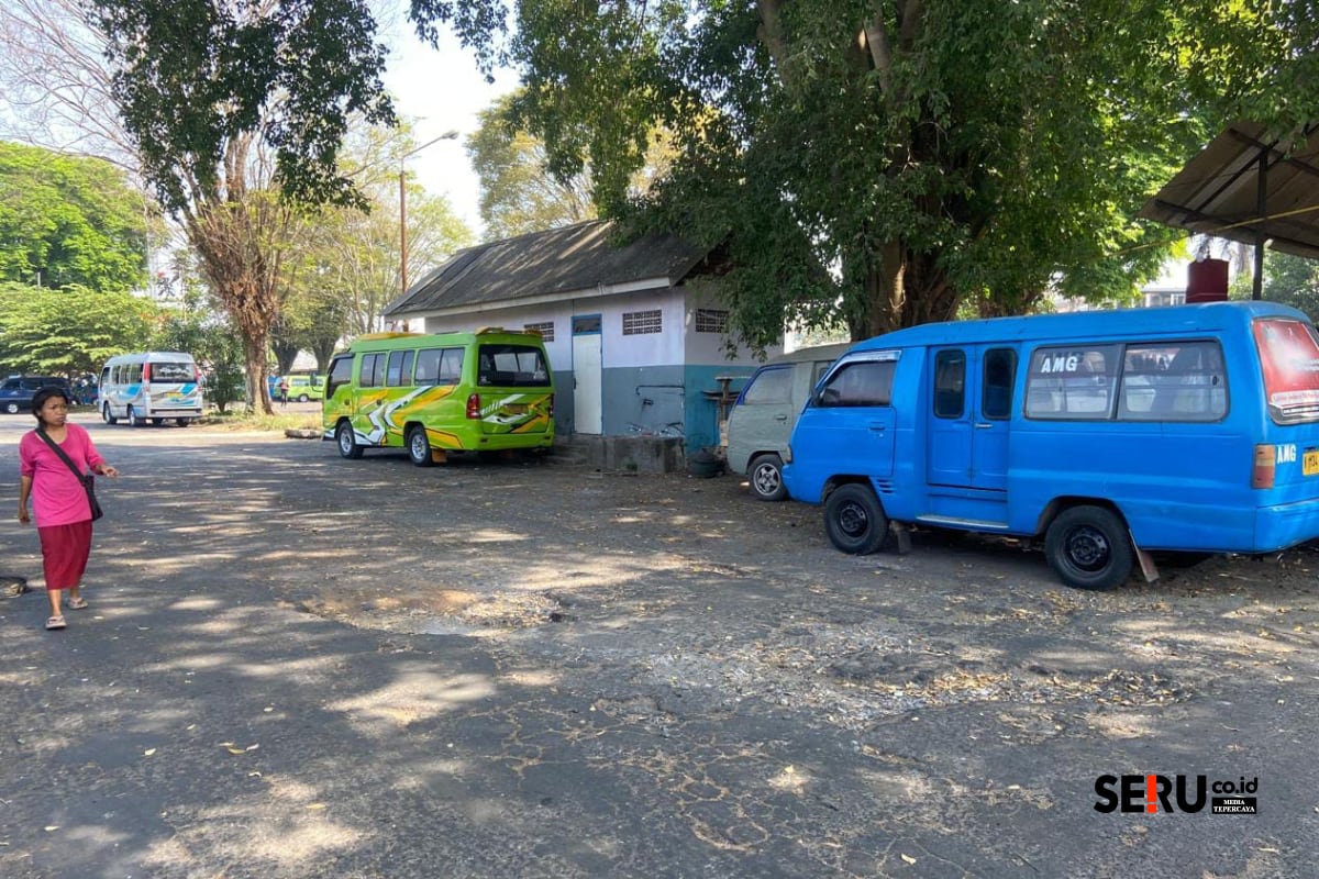 Area dalam terminal angkot Arjosari tampak sepi. (Seru.co.id/bas)