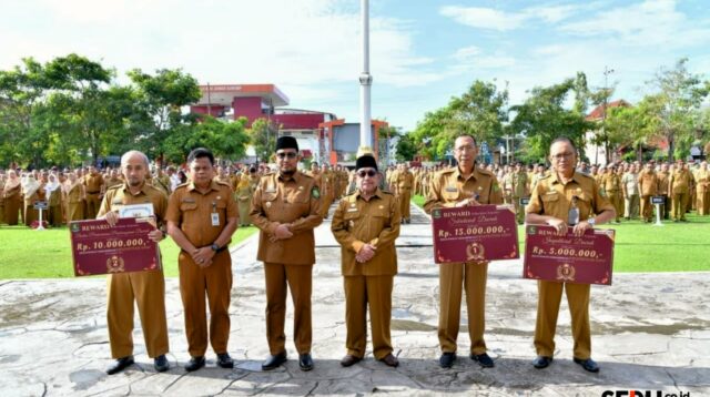 Demi Hadirkan Layanan Publik Prima, Bupati Anugerahkan SAKIP