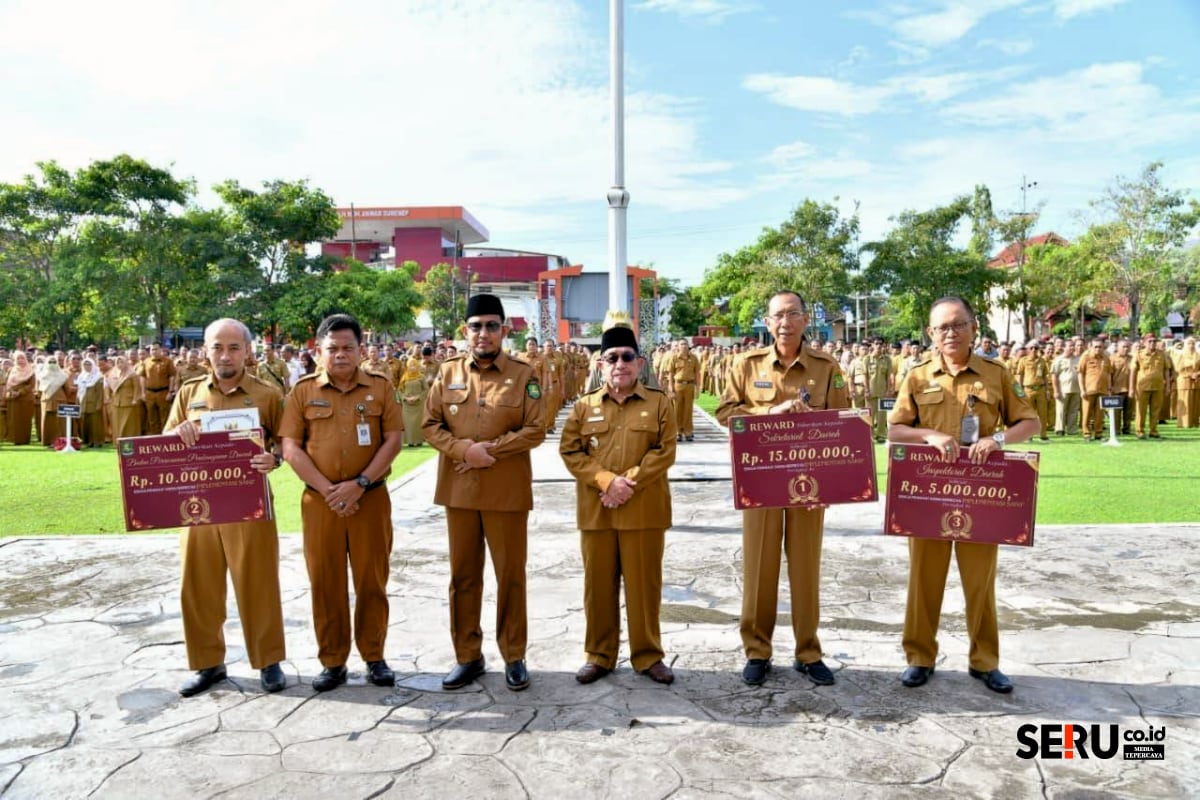 Demi Hadirkan Layanan Publik Prima, Bupati Anugerahkan SAKIP