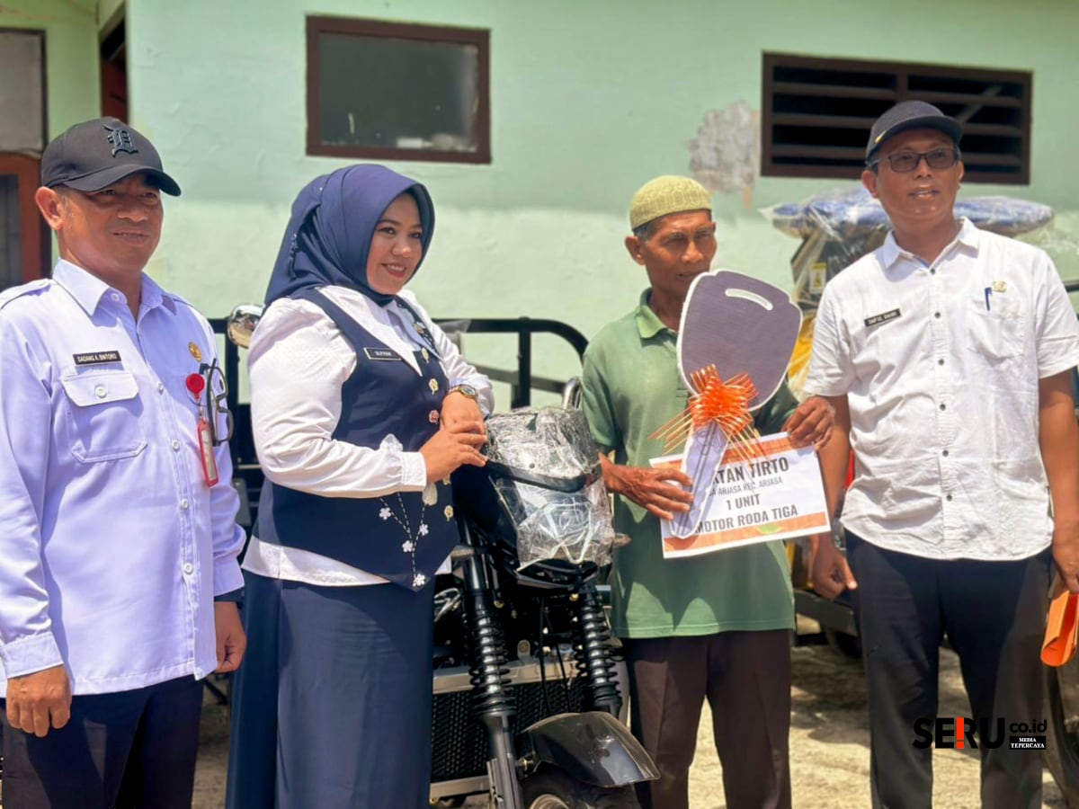 Pemkab Situbondo Serahkan 62 Unit Alsintan, Wabup Ulfiyah Imbau Agar Tidak Dijual