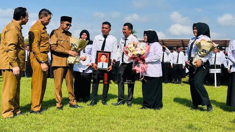 Surat Cinta untuk Bupati Sumenep “Terimakasih Bupatiku, Aspirasi Kita Pegawai Honorer Didengar, Perjuangan Panjang Melelahkan Dihargai” 1 Surat Cinta untuk Bupati Sumenep “Terimakasih Bupatiku, Aspirasi Kita Pegawai Honorer Didengar, Perjuangan Panjang Melelahkan Dihargai”