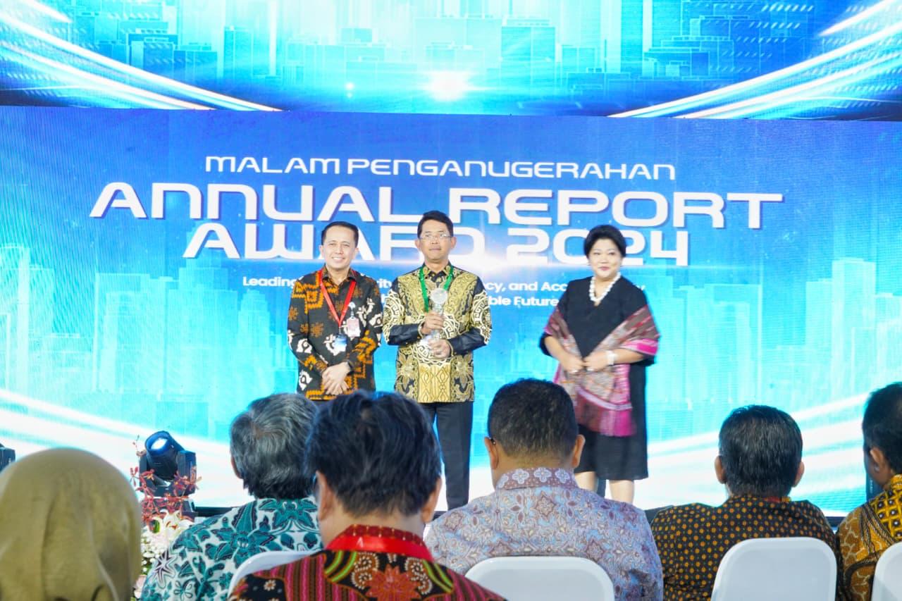 ara 2024 Bank Jatim Dinobatkan Sebagai Pemenang dalam ARA 2024 Kategori BUMD Go Publik Keuangan