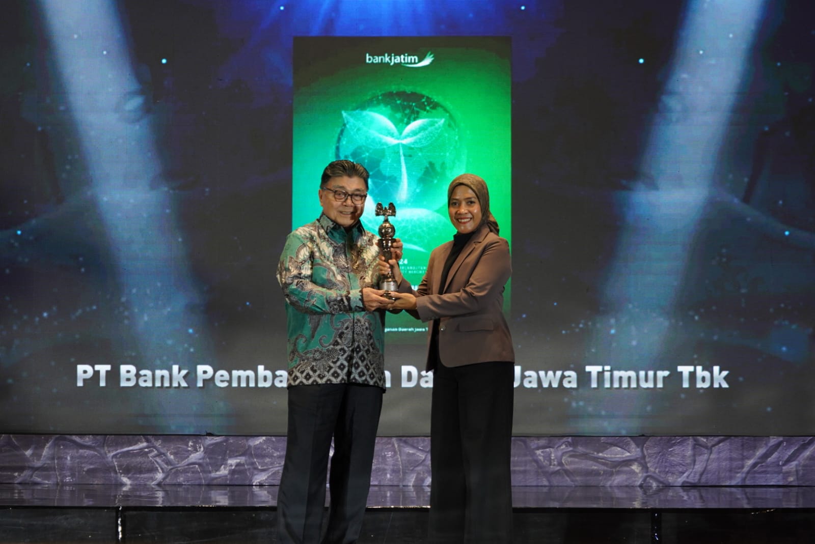 bank jatim 3 Membanggakan! Bank Jatim Sabet Platinum Rank dalam ASRRAT 2025