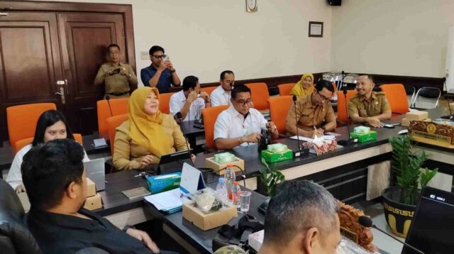 Lindungi Pekerja Rentan dan Beresiko Tinggi, DPRD Surabaya Bahas Raperda Jamsostek