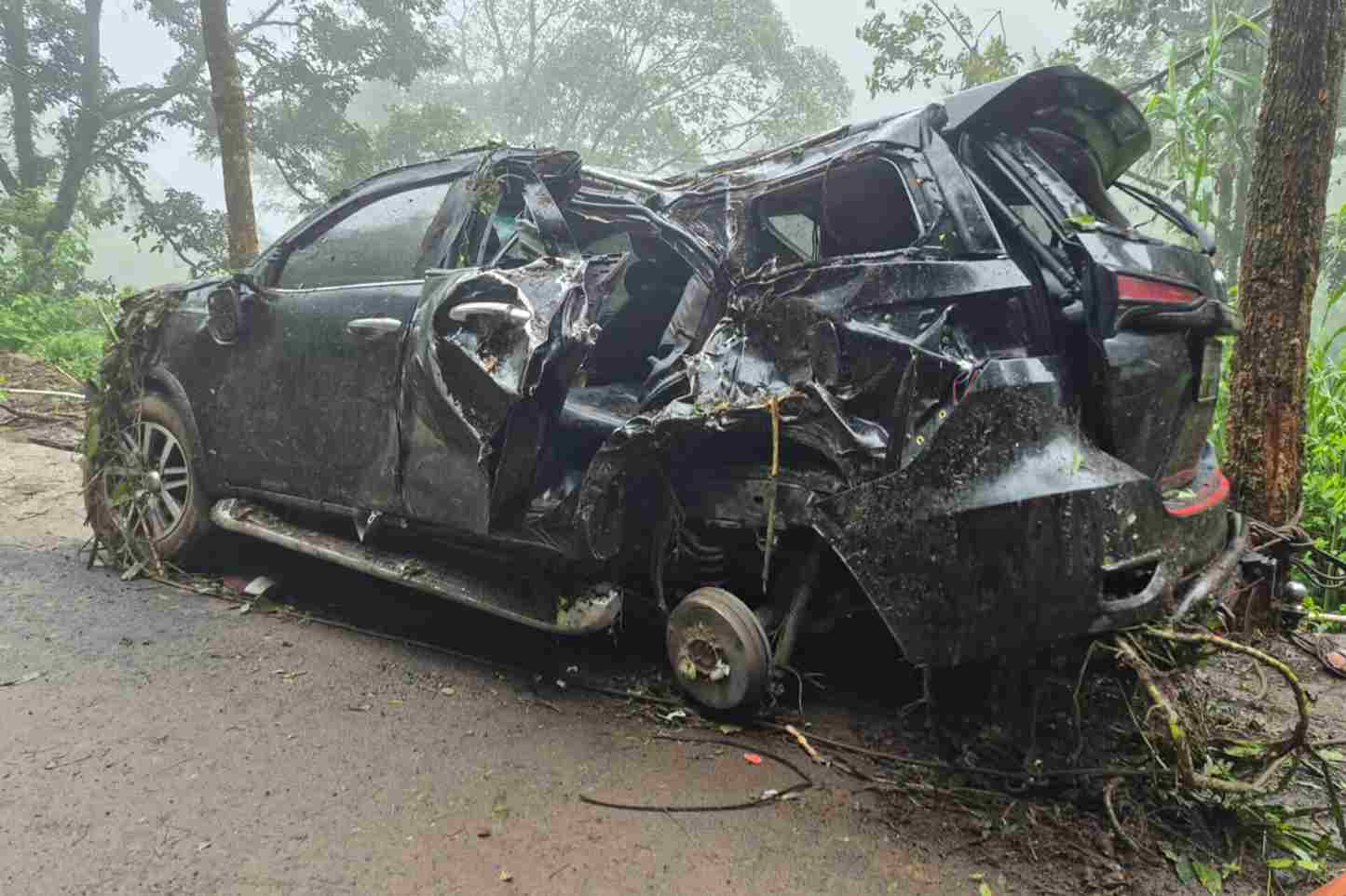 Laka Tunggal di Kawasan TNBTS, Dua Penumpang Fortuner Tewas